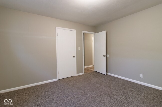 Building Photo - 432 Woodview Dr