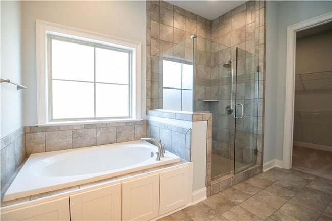 Building Photo - Spacious & Stylish 4BD Home with Loft in C...