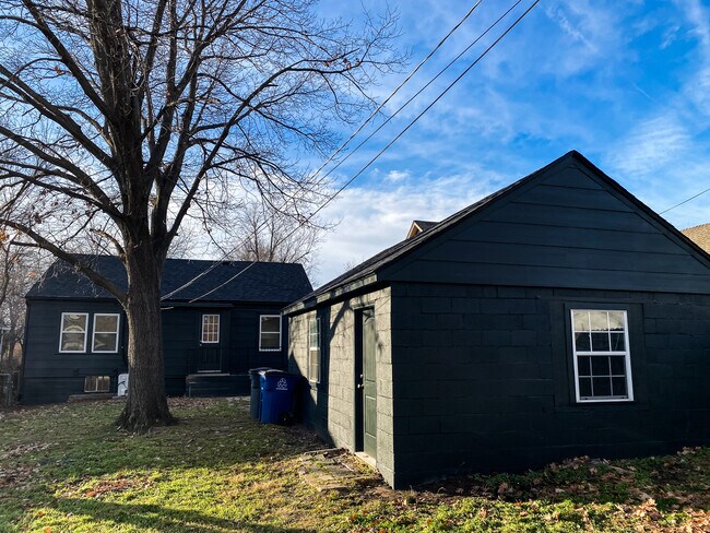 Building Photo - 3509 E 4th St