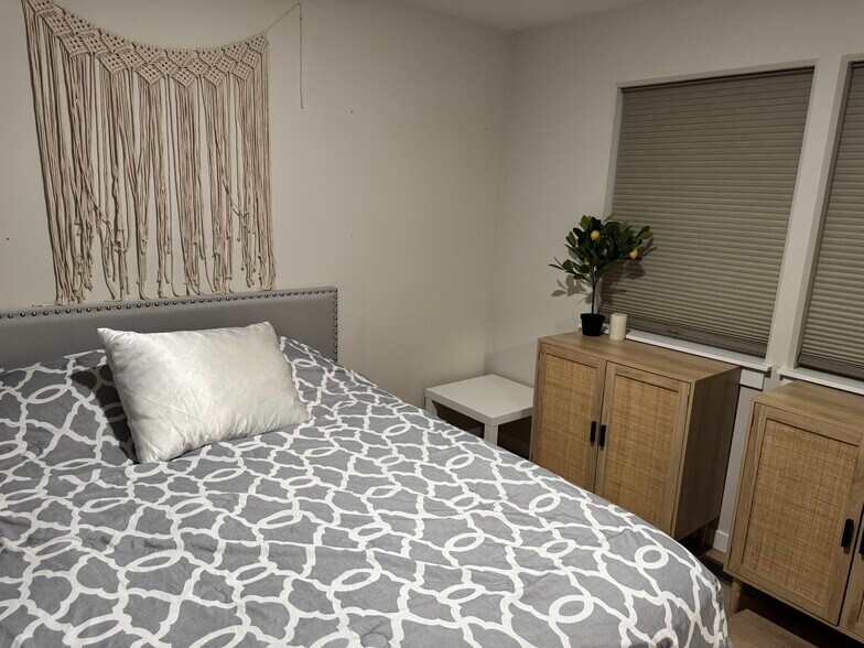 Building Photo - 2944 W 18th Ave