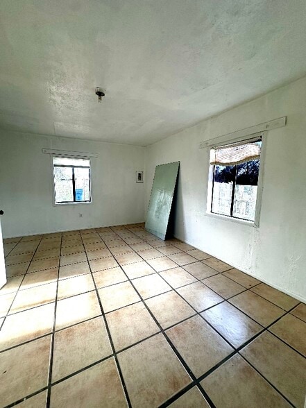 Building Photo - 1711 1/2 Agua Fria St