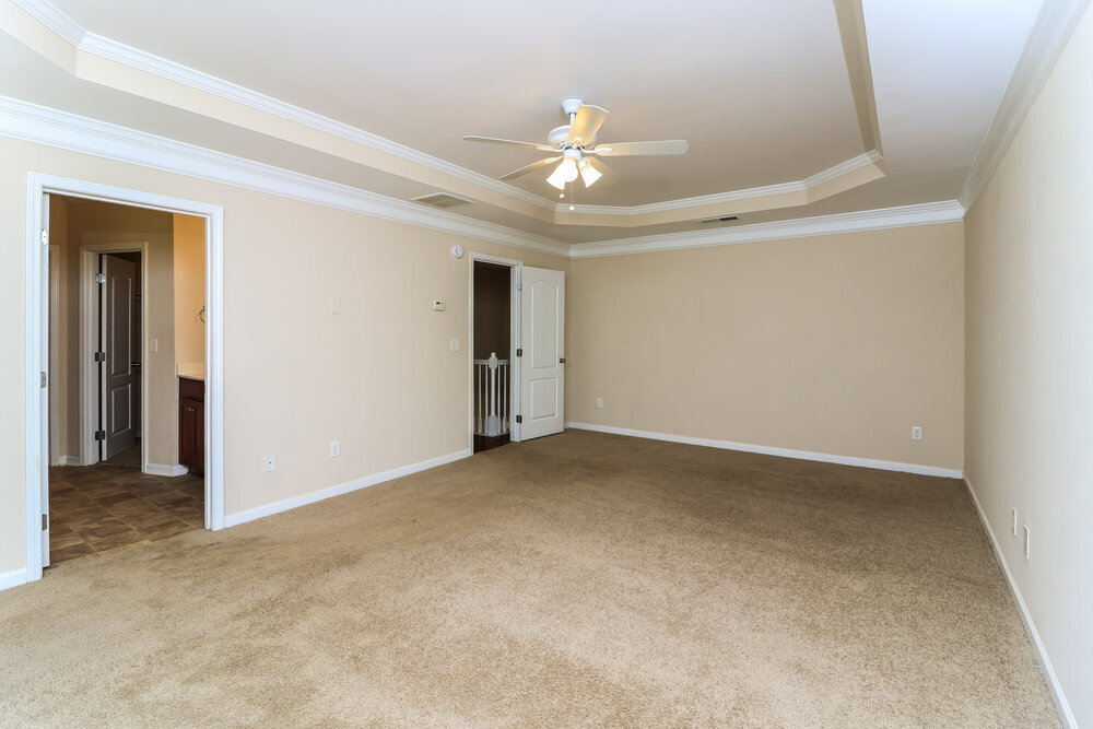 Building Photo - 910 Elderberry Ln
