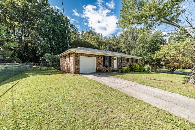 Building Photo - 2627 Thornhill Rd NW