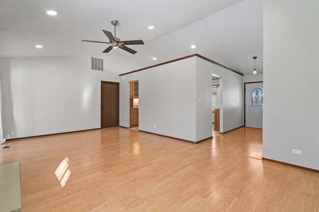 Building Photo - 120 S Staffire Dr