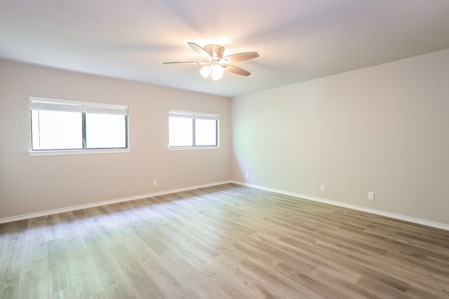 Building Photo - 9230 Bowen Dr