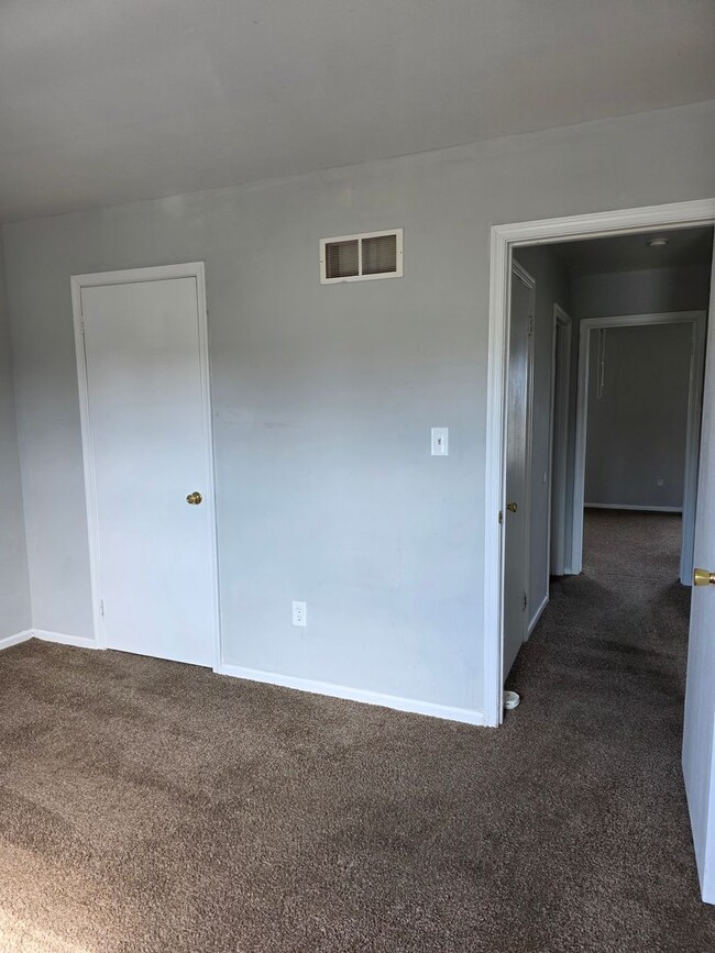 Building Photo - Townhouse in Newark/Bear Area