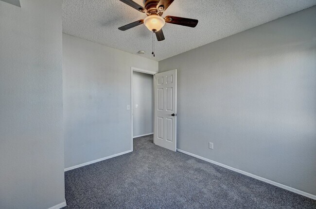 Building Photo - $2,225- 3bed/2bath Home in Fountain with B...