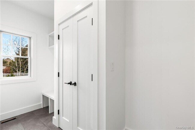 Building Photo - 35 Summit Ave