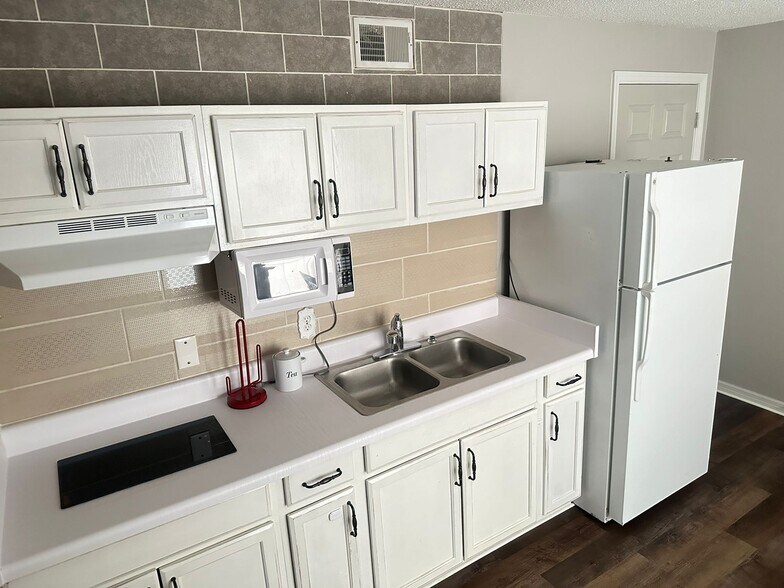 Building Photo - 301 Alegriano Ct