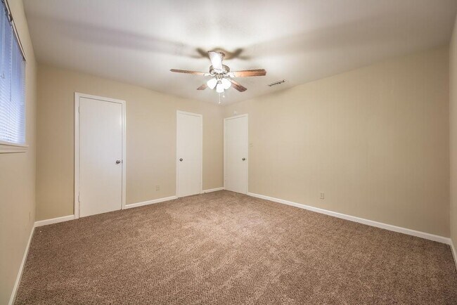 Building Photo - 2110 Wycliffe Dr