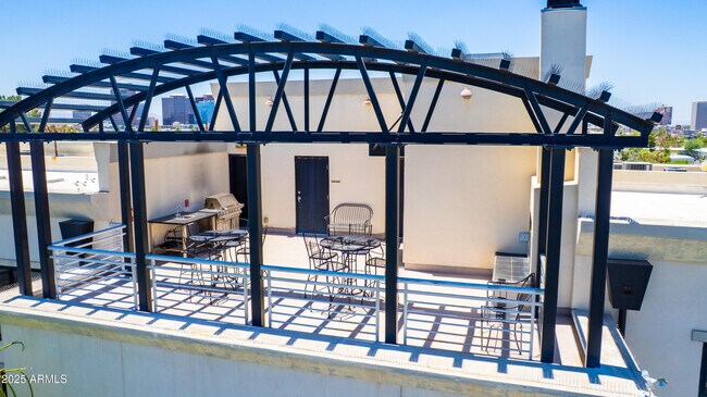 Building Photo - 914 E Osborn Rd