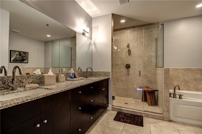 Building Photo - 905 Juniper St NE