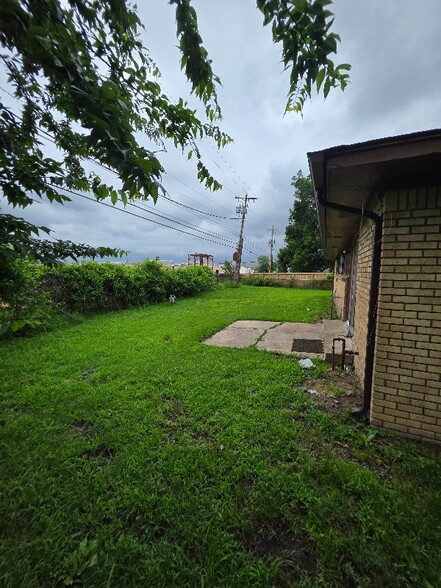 Building Photo - 4615 S 85th E Ave