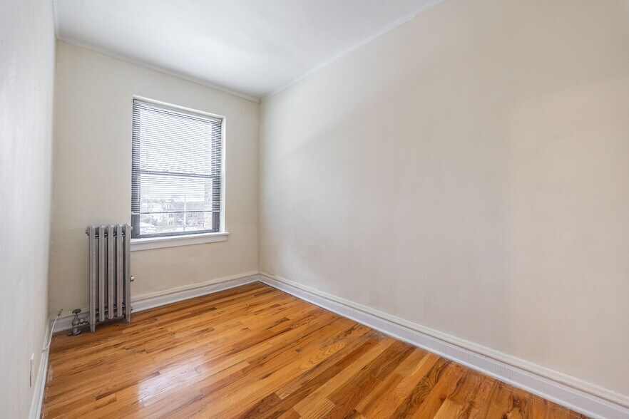 Building Photo - 4828 N Damen Ave