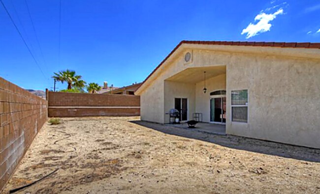 Building Photo - AVAILABLE NOW  4bd/2ba, 1895 Sq. Ft. Single Family Home with Solar