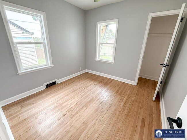 Building Photo - 3210 S 48th St