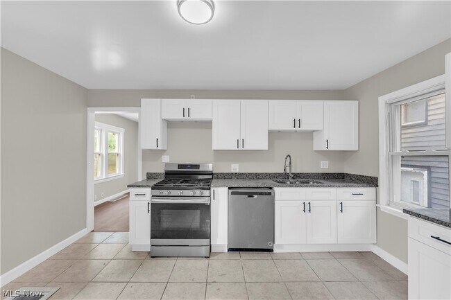 Building Photo - 3153 W 103rd St