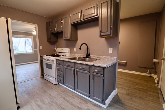 Building Photo - 237 S Kaley St