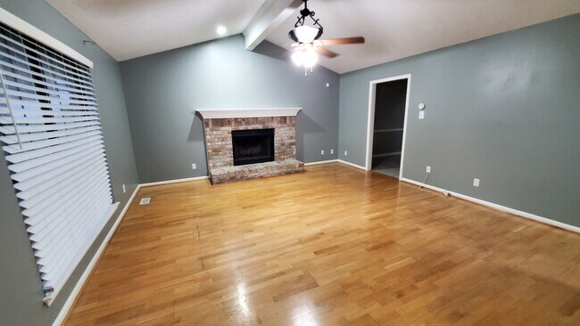 Building Photo - 1 Pine Way Ct