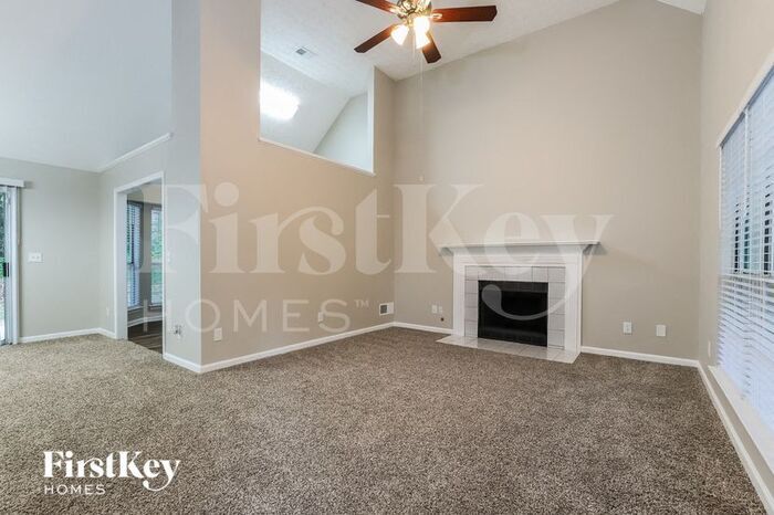 Building Photo - 5835 Shadewater Dr