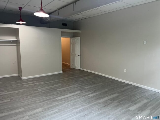 Building Photo - 464 Pratt St Ext