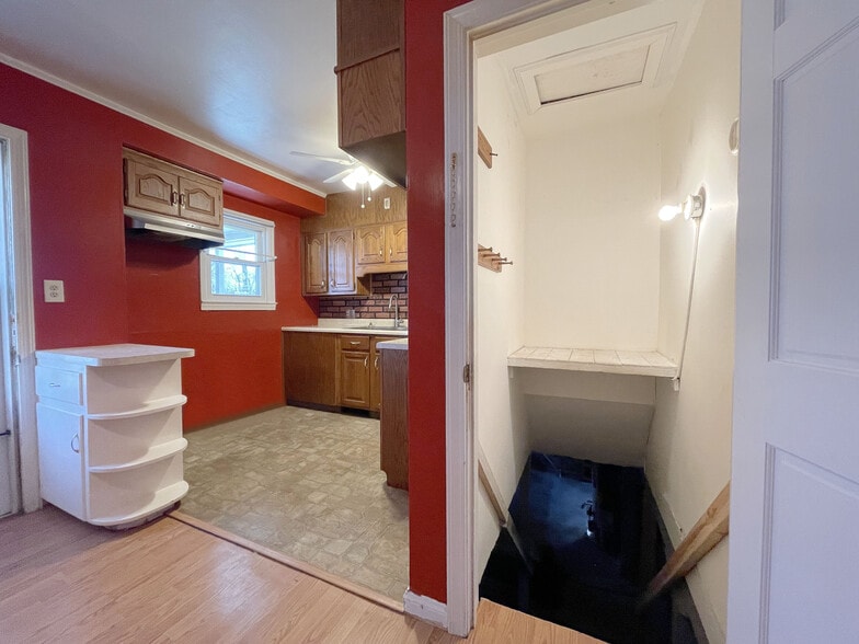 Building Photo - 1345 S Liberty St