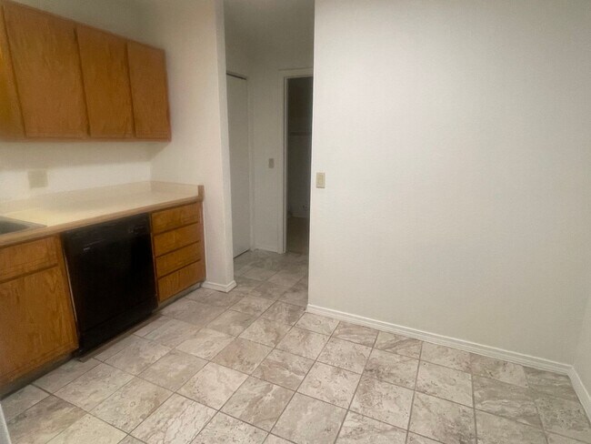 Building Photo - 2470 S. Mt. View