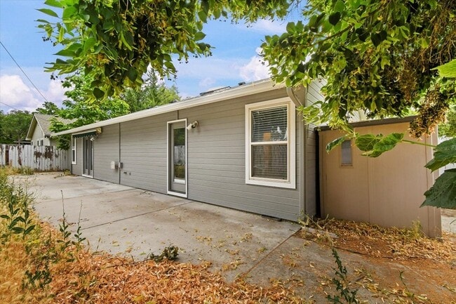 Building Photo - 636 W Richmond Ln