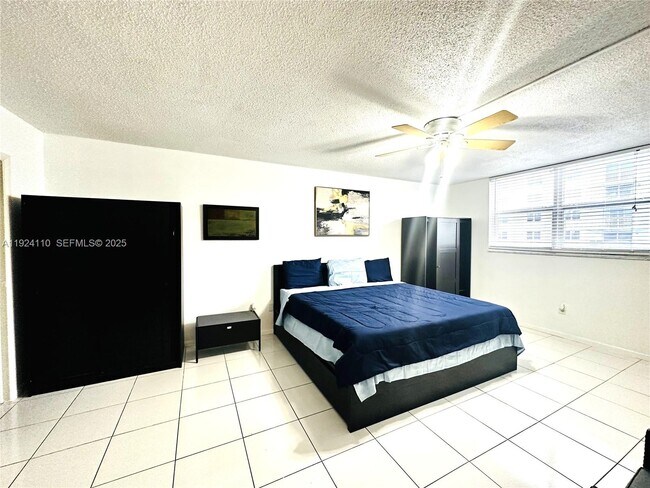 Building Photo - 1501 S Ocean Dr