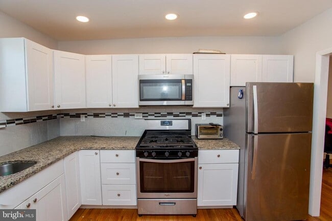 Building Photo - 6228 Erdrick St