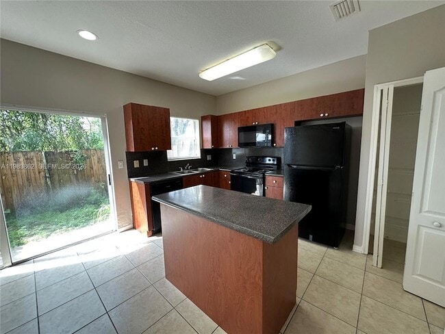 Building Photo - 1536 SE 31st Ct