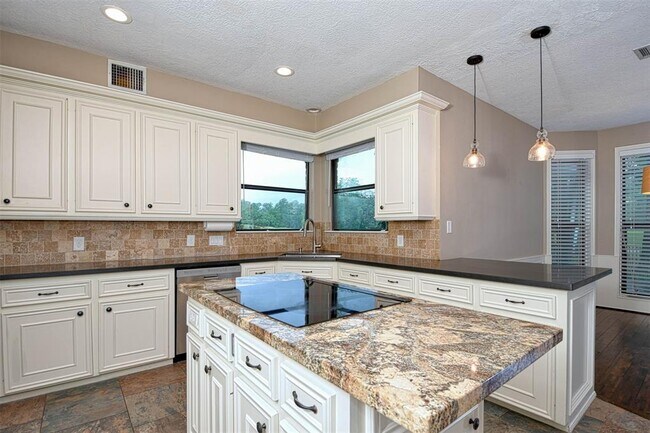 Building Photo - 41 Sweetleaf Ct