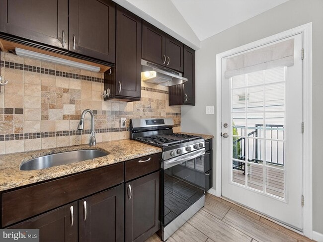 Building Photo - 1277 Beverly Rd