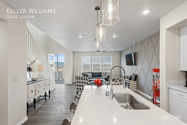 Building Photo - 1539 Spring Water Pt