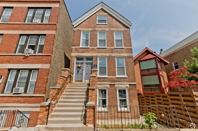 Building Photo - 1830 N Hermitage Ave