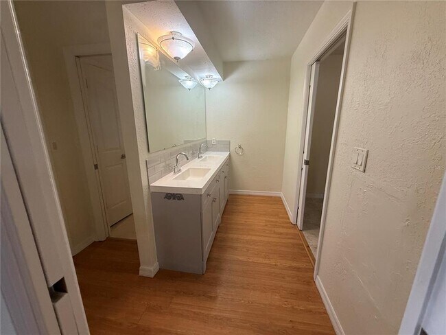Building Photo - 440 W Tarpon Blvd NW