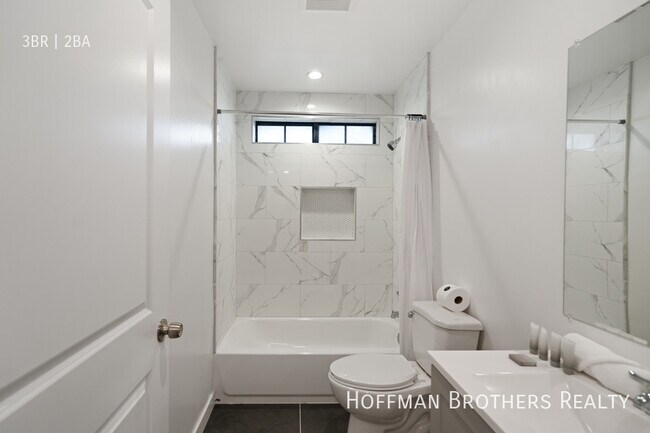 Building Photo - 7441 Hazeltine Ave