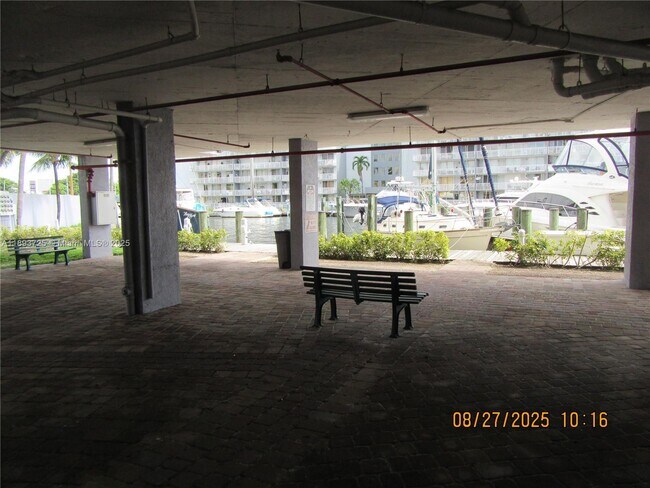 Building Photo - 2475 NW 16th St Rd