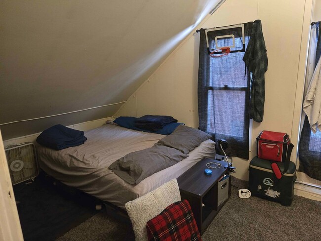 Building Photo - 1602 8th St E