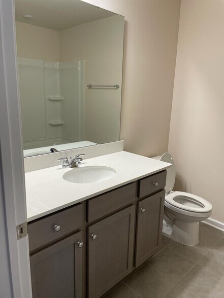 Common_Bathroom - 307 Parker Station Ave
