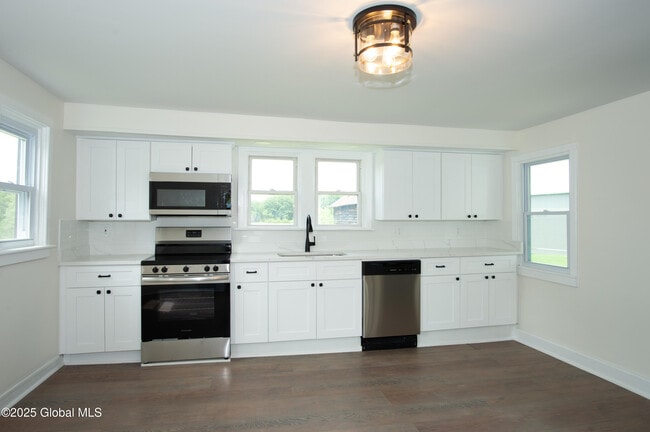 Building Photo - 798 NY-29