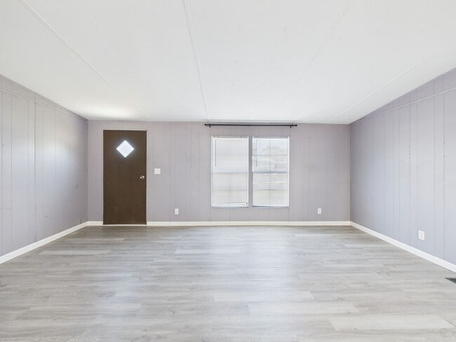 Building Photo - 3 Bedroom, 2 Bathroom Rental