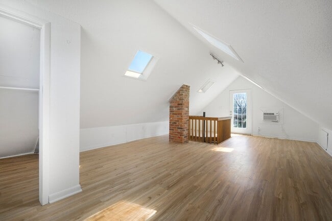 Building Photo - 3 Bedroom home! **2ND MONTH RENT FREE*