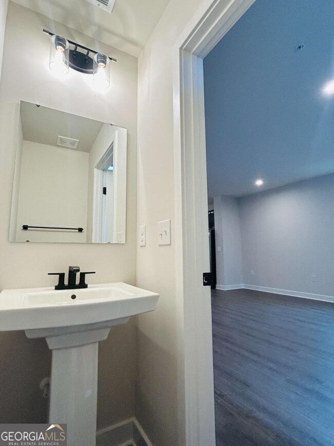 Building Photo - 420 Thatch Ter