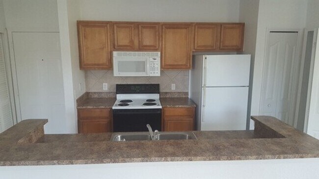 Building Photo - Serenata One bedroom Condo
