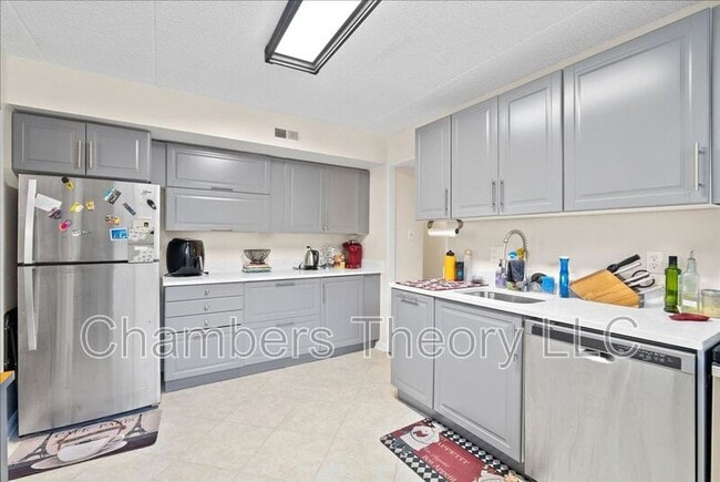 Building Photo - 5121 Maris Ave