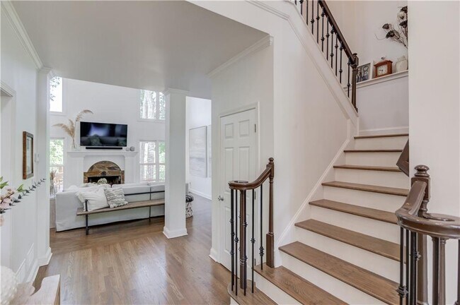 Building Photo - 2870 Roanoke Rd