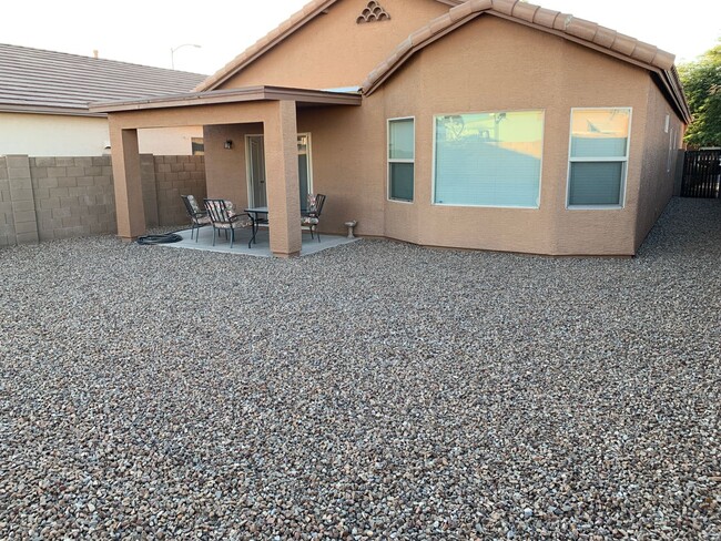 Building Photo - Adorable home in Signal Butte Manor