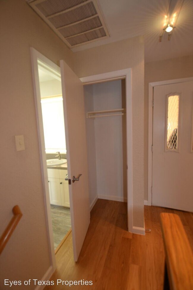 Building Photo - 2 br, 2 bath House - 8302 Alta Verde Dr.