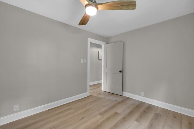 Building Photo - 255 Dixie Dr